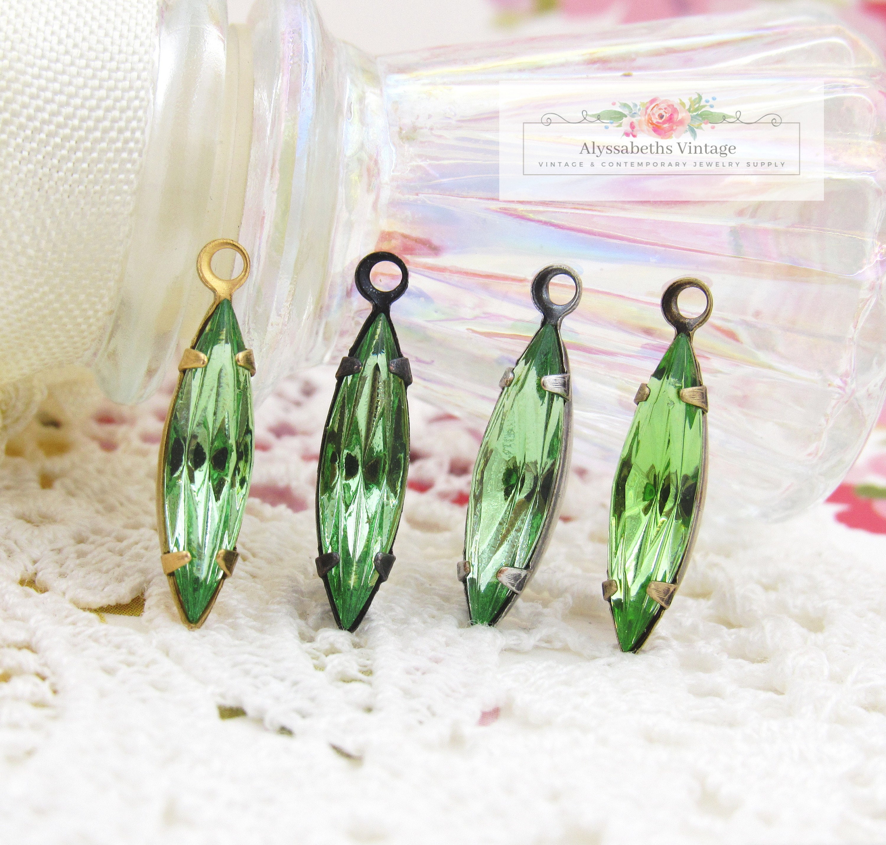 ヴィンテージ オーストリア産ペリドット グリーン 15 x 4 mm ナベット 