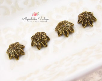 Capuchons pétale de fleur en laiton vieilli, 9 mm, avec touches de texture perlées - 20