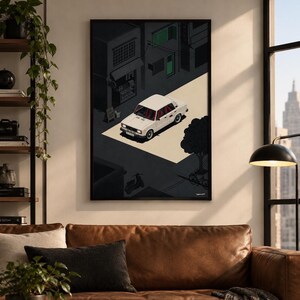 Könnte beinhalten: Ein gerahmter Wandkunstdruck mit einer isometrischen Illustration einer weißen Limousine, die nachts auf einem hellen Straßenabschnitt parkt. Die umliegende städtische Umgebung ist in dunklen Grautönen mit Gebäudesilhouetten und einem Baum dargestellt.