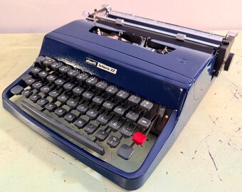 Olivetti LETTERA 32 Typewriter (1964, Sky Blue, Smooth Finish