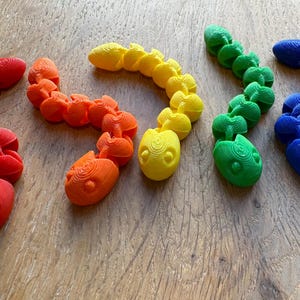 Set med 5 mini 3D-printade ormar