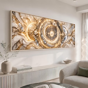 Op de afbeelding: Een rechthoekige wandkunstprint met een gouden draak die in een cirkel is gekruld, omringd door hemelse motieven waaronder een zon, maanfasen en gloeiende lichtstralen. Het kunstwerk gebruikt een palet van goud, wit en crème met texturen.