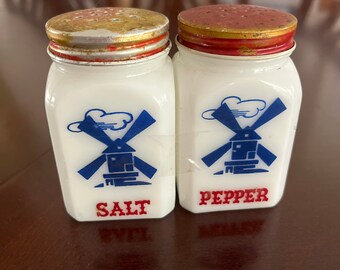 Vintage salt/pepper shaker