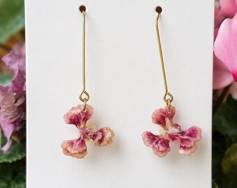 Orecchini con veri fiori rosa, in acciaio inossidabile color oro o argento, a tema botanico, pezzi unici.