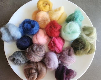 Kammzug Wolle 1oz. Sie können eine Zusammenstellung aller Farben auswählen oder eine bestimmte Farbe auswählen. Perfekt zum Spinnen oder Filzen.