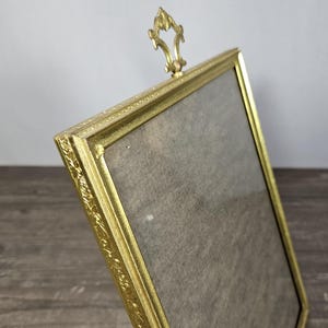 Vintage 8 x 10 Gold Tone Metal/Brass Ornate Picture Frame Easel Back with Faux Hanger on Top