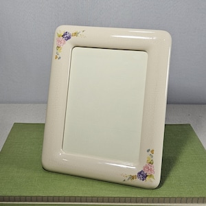 Vintage 1980&#39;s Antique Looking Ceramic Picture Frame Floral 5 x 7
