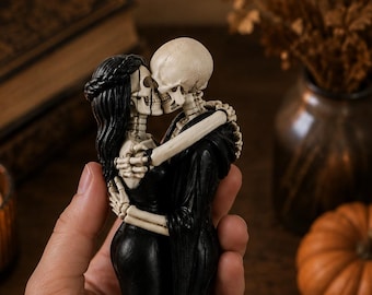 Gothic Skull Couple Figurine, Eternal Kiss Halloween Statue, Dark Romantic Decor, Gothic Gift