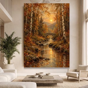 Può includere: Una grande stampa artistica rettangolare da parete che raffigura un paesaggio forestale autunnale con un ponte in pietra su un ruscello. La scena presenta alti alberi di betulla con fogliame arancione e giallo, rive rocciose e un tramonto.