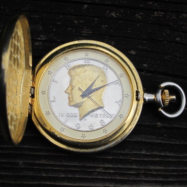 Vintage Kennedy halber Silberdollar Taschenuhr. Echte Silber Dollar Kennedy 1968, läuft perfekt, große Zustand, gut aussehende.
