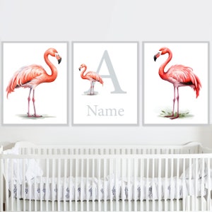 Impresiones de flamencos Nombre del bebé personalizado Arte de la pared Decoración de la guardería de la niña conjunto de 3 letras Inicial Habitación para niños Lienzo cartel digital pequeña sala de juegos