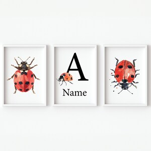 Stampa artistica da parete per la cameretta dei bambini con coccinella, nome personalizzato, arredamento per la camera da letto dei bambini, poster per bambini, sala giochi digitale, ragazzina, set di 3 immagini personalizzate