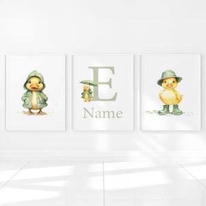 Stampa artistica da parete per cameretta dei bambini con anatra, personalizzata con nome, decorazione per camera da letto per bambina e ragazzo, poster neutro per bambini, set di 3 immagini digitali per bambini, giallo e verde