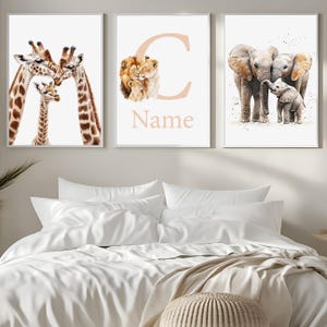 Impresión artística personalizada de animales de safari para bebés, papá, madre y bebé, decoración de pared para guardería, nombre personalizado, mamá, juego de 3, póster de jirafa, elefante y león