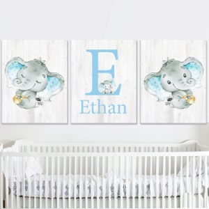 Letras de nombre de niño personalizadas, arte inicial personalizado, imprimible, decoración de pared de elefante para guardería de bebé, juego de 3 imágenes para dormitorio infantil, poste azul y gris