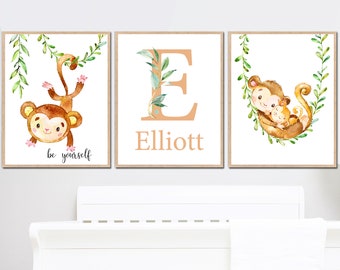 Baby Monkey Nursery Wall Art Decor Nome personalizzato stampabile Boy Girl Camera da letto per bambini set di 3 poster della giungla Lettera iniziale personalizzata