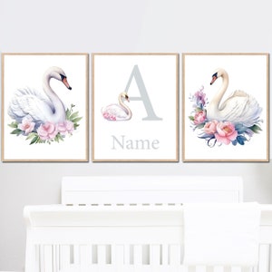 Stampe di cigni Arte da parete Nome personalizzato Baby Girl Nursery Decor Fiori Floreali Cameretta per bambini set di 3 Poster digitali stampabili su tela nuovo regalo