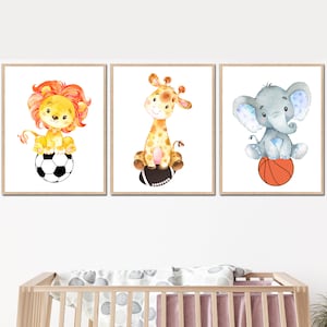 Sport Ragazzi Asilo Nido Arte Stampabile Bambino Decorazione da Parete Camera Bambini Animali Calcio Baseball Set di 3 Leone Elefante Giraffa Regalo Digitale Piccolo