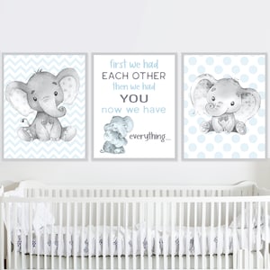 Famiglia di elefanti Stampe per bambini Decorazioni da parete per bambini Camera dei bambini con citazione Poster artistico Per prima cosa ci siamo scambiati un set di 3 immagini digitali blu grigie