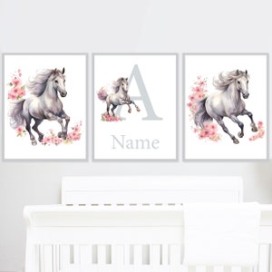 Stampe artistiche da parete per bambini con cavalli, nome personalizzato, decorazione per la camera da letto delle bambine, fiori, poster per bambini, set di 3 immagini digitali stampabili