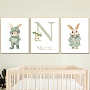 Stampa artistica da parete personalizzata con coniglietto per cameretta, nome personalizzato, decorazione per camera da letto per bambina e ragazzo, stile fattoria, set di 3 poster di genere neutro con iniziale digitale.
