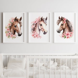 Stampe artistiche da parete per la cameretta dei bambini con fiori di cavallo, set di 3 poster per la decorazione della camera da letto della bambina, immagini digitali stampabili, regali