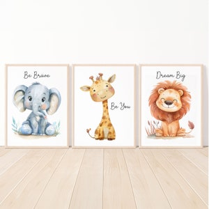 Sogna in grande, sii coraggioso Be You Safari Animal Nursery wall art stampabile Decor Citazione ispiratrice set di 3 Elefante leone giraffa Genere neutro