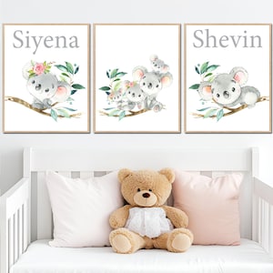 Set di 3 stampe personalizzate con nome Koala per cameretta dei bambini, in formato digitale neutro, su tela grigia. Decorazione da parete per bambini.