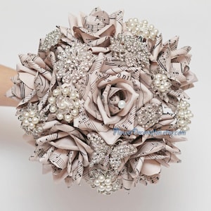 Spartiti Spilla bouquet fiori di carta spilla bouquet bouquet di nozze bouquet di fiori di carta fiori di nozze pagine di libri bouquet fiori di testo