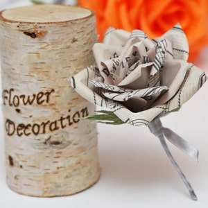 grooms fiore, boutonniere, matrimonio boutonniere, matrimonio fiore, decorazione per matrimoni, vecchia carta note, fiori di carta, matrimonio vintage