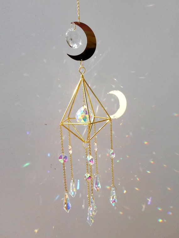 Attrape soleil Pyramide Lune Pampille boule feng shui de 30 mm décoré de  cristaux diffusant des arcs en ciel multicolores en laiton -  France