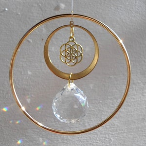 Single Circle sun catcher 10 cm Flower of Life 30 mm crystal ball in golden and transparent brass to hang to illuminate your home