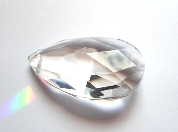 Feng Shui großer Kristall Tropfen Kristall facettiert zum Aufhängen 4 x 2,8 cm 