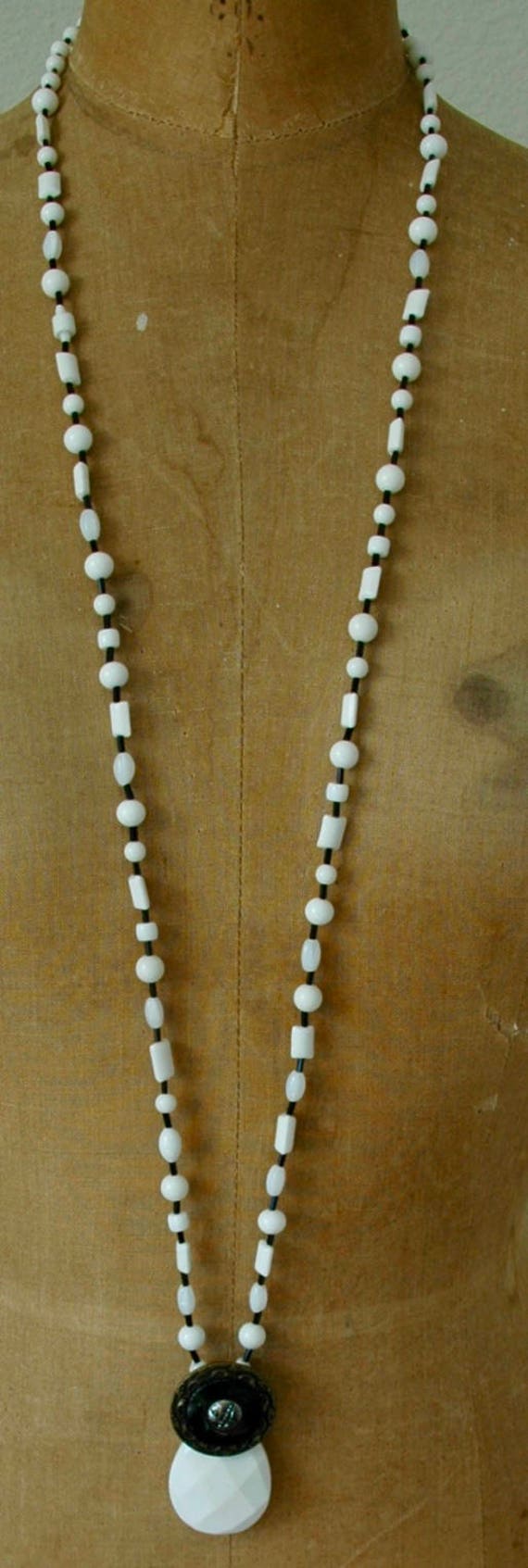 Long Black and White Glass Bead Necklace with Pen… - image 6