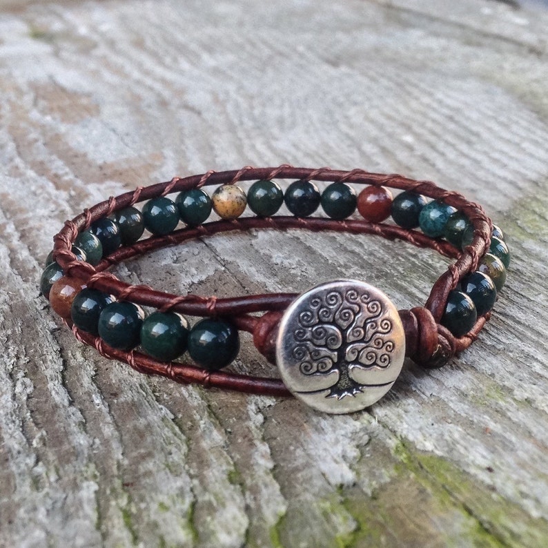 handmade indian Bloodstone bracelet green beaded leather wrap with tree heart root and sacral chakra unisex for men and women zdjęcie 1