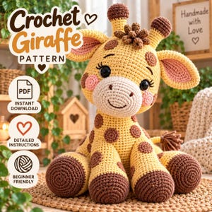Op de afbeelding: Een gehaakt giraffespeeltje in geel en bruin met donkerbruine vlekken, roze wangen en grote zwarte ogen. De afbeelding bevat de tekst: Crochet Giraffe Pattern, PDF Instant Download, Detailed Instructions, Beginner Friendly, Handmade with Love.