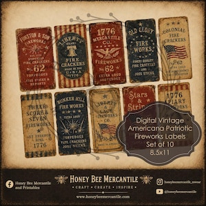 Puede incluir: Un conjunto de diez etiquetas digitales vintage americanas patrióticas para fuegos artificiales. Las etiquetas, en rojo, blanco y azul, presentan diseños desgastados y texto como "Liberty Brand" y "1776 Mercantile Co." El conjunto mide 21,59 x 27,94 cm.