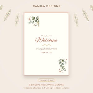 Puede incluir: Un letrero rectangular con el texto CAMILA DESIGNS en la parte superior y POOL PARTY Welcome to our poolside celebration JOIN THE FUN en el centro. El diseño presenta hojas verdes en acuarela y pequeñas bayas naranjas en dos esquinas.
