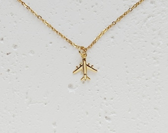 Kette aus Edelstahl mit Flugzeug Jet Anhänger in gold oder silber minimalistische Gliederkette | Geschenk für Weltenbummler Urlaub