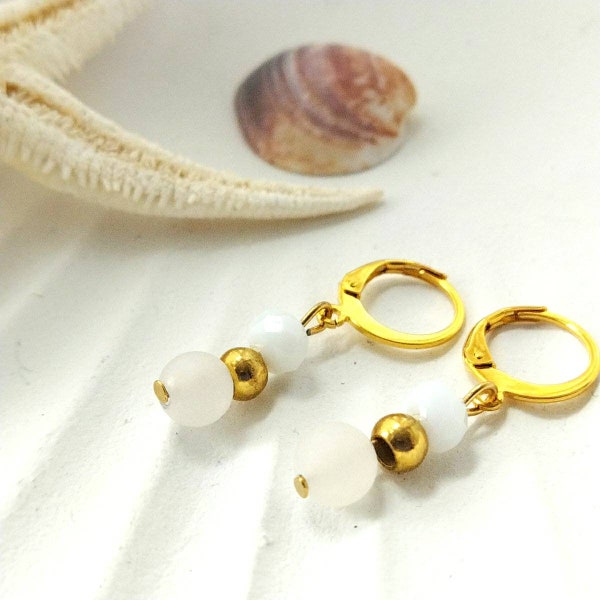 Ohrringe Huggies Jade Perlenohrringe minimalistisch weiß gold Brautschmuck