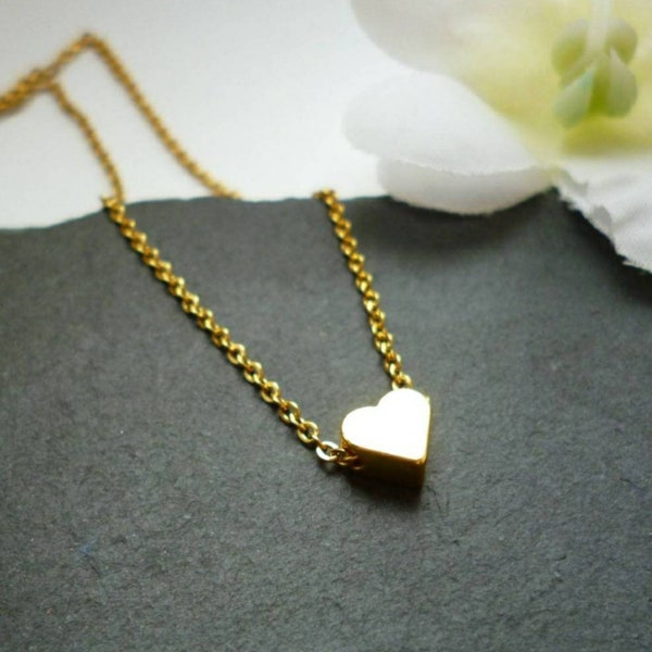 Halskette minimalistisch Herz gold Herzanhänger dainty necklace heartcharm Edelstahl stainless steel