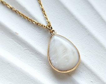 Halskette Muschelanhänger Tropfen Perlmutt gold Edelstahl Sommerkette Meeresschmuck Surferkette Ozeanschmuck Bohokette goldene Muschelkette