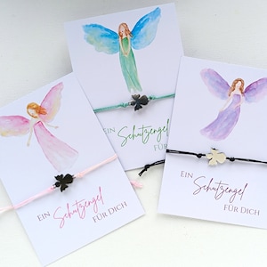 Peut inclure: Trois cartes avec des illustrations d'anges &agrave; l'aquarelle et des bracelets assortis. Chaque carte pr&eacute;sente un ange diff&eacute;rent et un bracelet avec un charm en forme de tr&egrave;fle. Le texte "Ein Schutzengel f&uuml;r Dich" est imprim&eacute; sur chaque carte, signifiant "Un ange gardien pour vous".