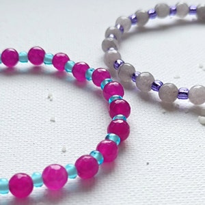 ARMBAND aus gefärbten Jadeperlen und Preciosa und Toho Glasperlen Boho Ibiza Style