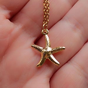 Halskette aus Edelstahl mit Anhänger Seestern 24 Karat vergoldet | Meeresschmuck Feine Gliederkette silber gold | Boho Hippie Ibiza-Stil
