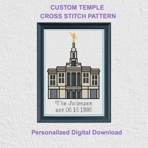 Può includere: Uno schema a punto croce incorniciato raffigurante un edificio beige con una guglia dorata, il testo 'The Johnsons' e 'est 06 16 1996'. L'immagine include il testo 'CUSTOM TEMPLE CROSS STITCH PATTERN' e 'Personalized Digital Download'.