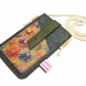 Mobile phone case for hanging around the neck with cork strap. Mobile phone case made of Merino wool felt cork image 5