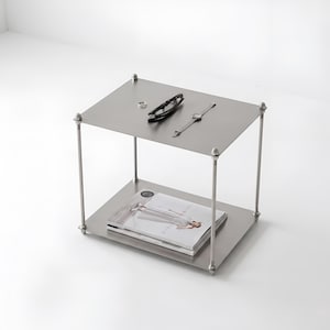 Tavolino laterale in metallo, set di tavolini modulari, tavolino d'appoggio a 2 ripiani in metallo, arredamento moderno e minimalista per la casa.