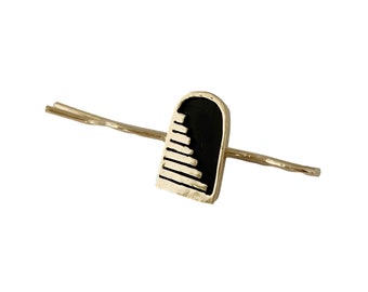 Bobby-pin entree