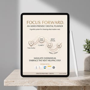 Puede incluir: Una tableta digital que muestra un planificador titulado FOCUS FORWARD. AN ADHD-FRIENDLY DIGITAL PLANNER. La pantalla presenta un diagrama de flujo con iconos para Time Anchor, Daily Focus, Clarity, Reset Ritual y Small Steps, además de iconos de apps.